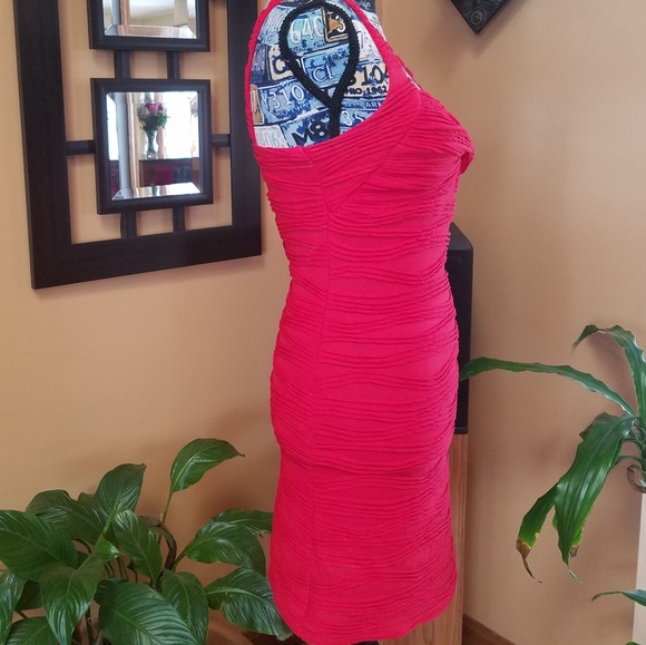 (SOLD) PAPAYA RED TEXTURED BODYCON DRESS - Picture 3 of 8